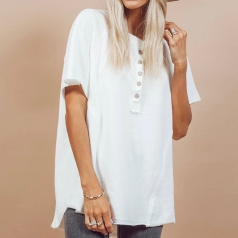 BRAND NEW* Ellie Short Sleev Top color: white